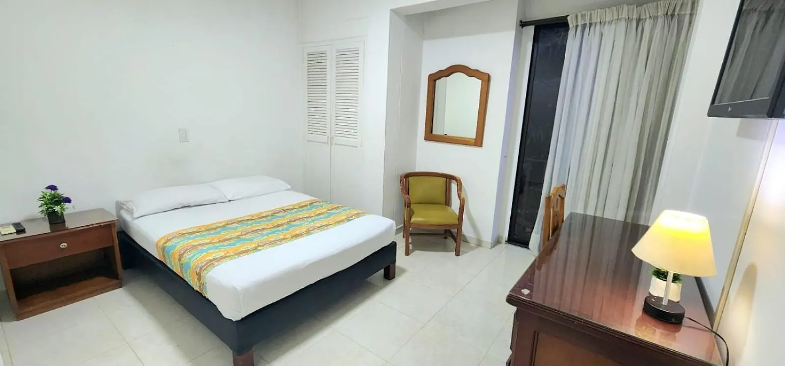 ***  Hotel Laureles 70 Medellin Colombia