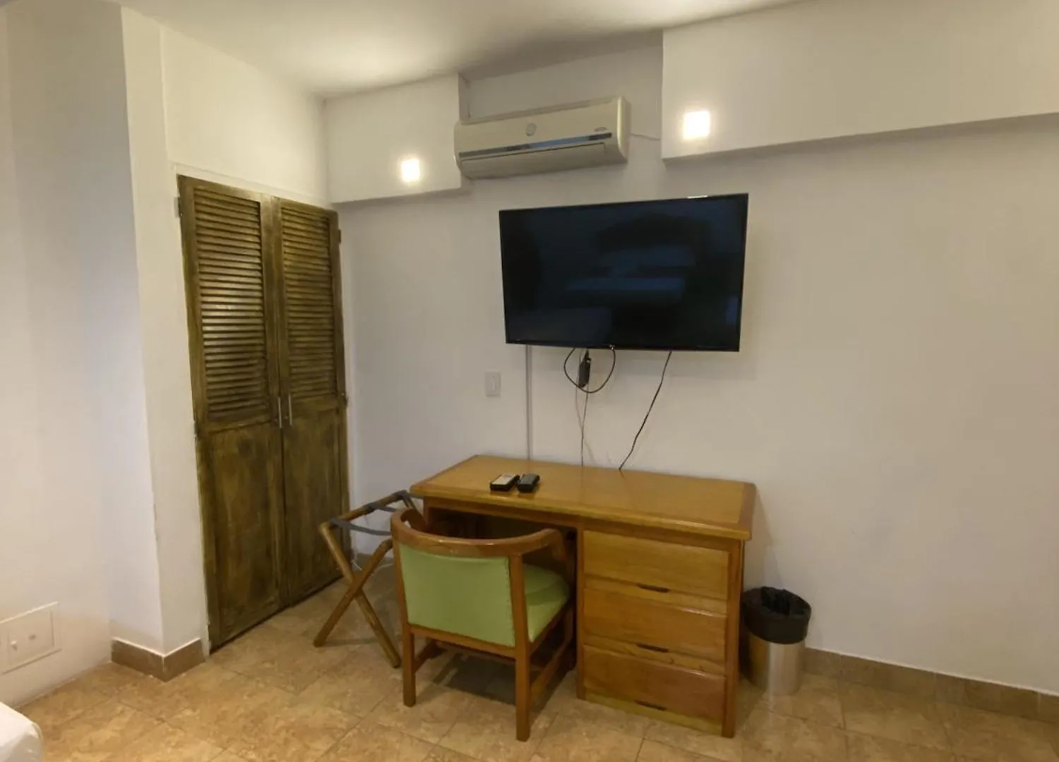 ***  Hotel Laureles 70 Medellin Colombia